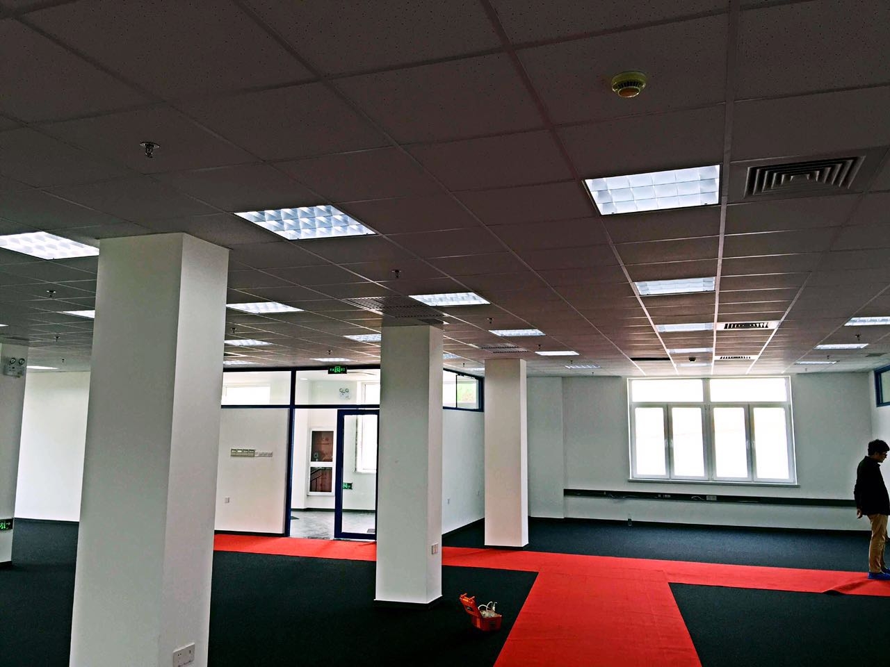 Central air-conditioning works for office buildings