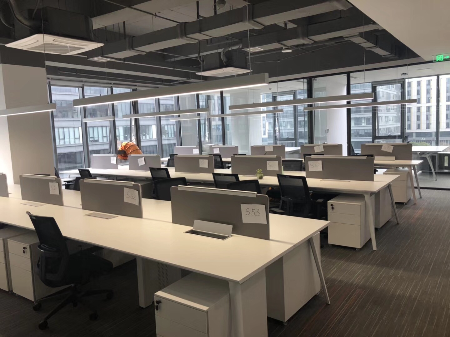 Central air-conditioning works for office buildings